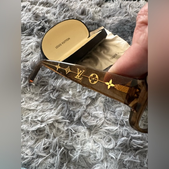 Authentic LOUIS VUITTON Monogram Honey Speckling Frame Obsession Sunglasses - Picture 2 of 12